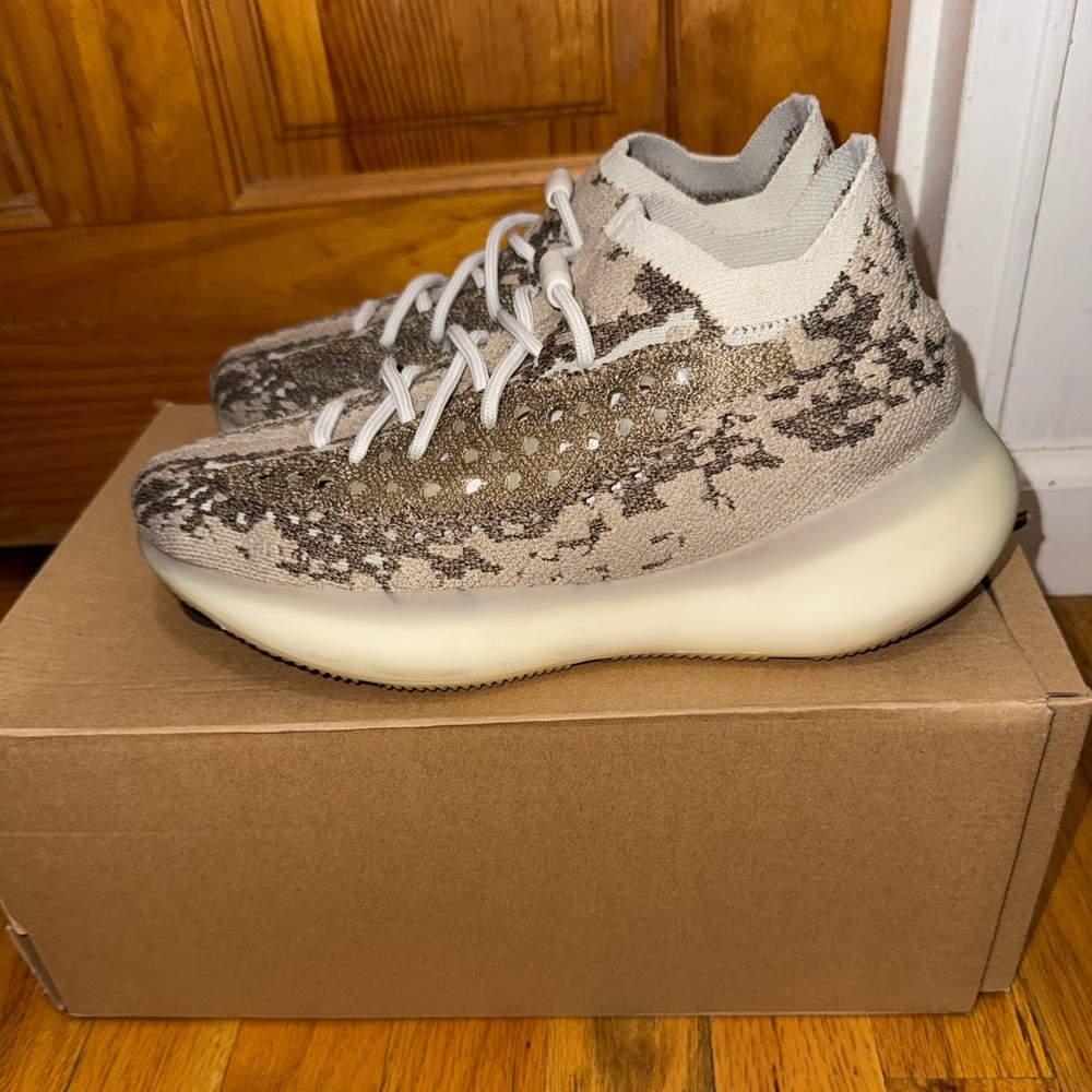 adidas Yeezy Boost 380 Box in Brown